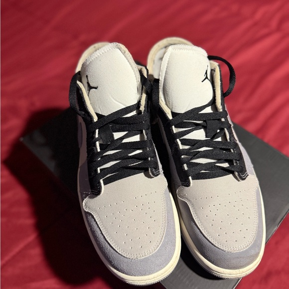 Men's Black and Gray Nike Sneakers - Picture 2 of 5